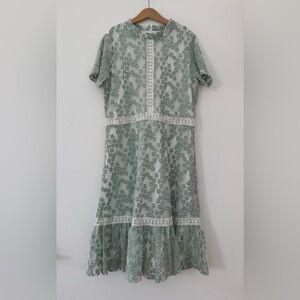 Girls white and Light Green Short Sleeve Floral Lace Tiered Dress Girls Size 16